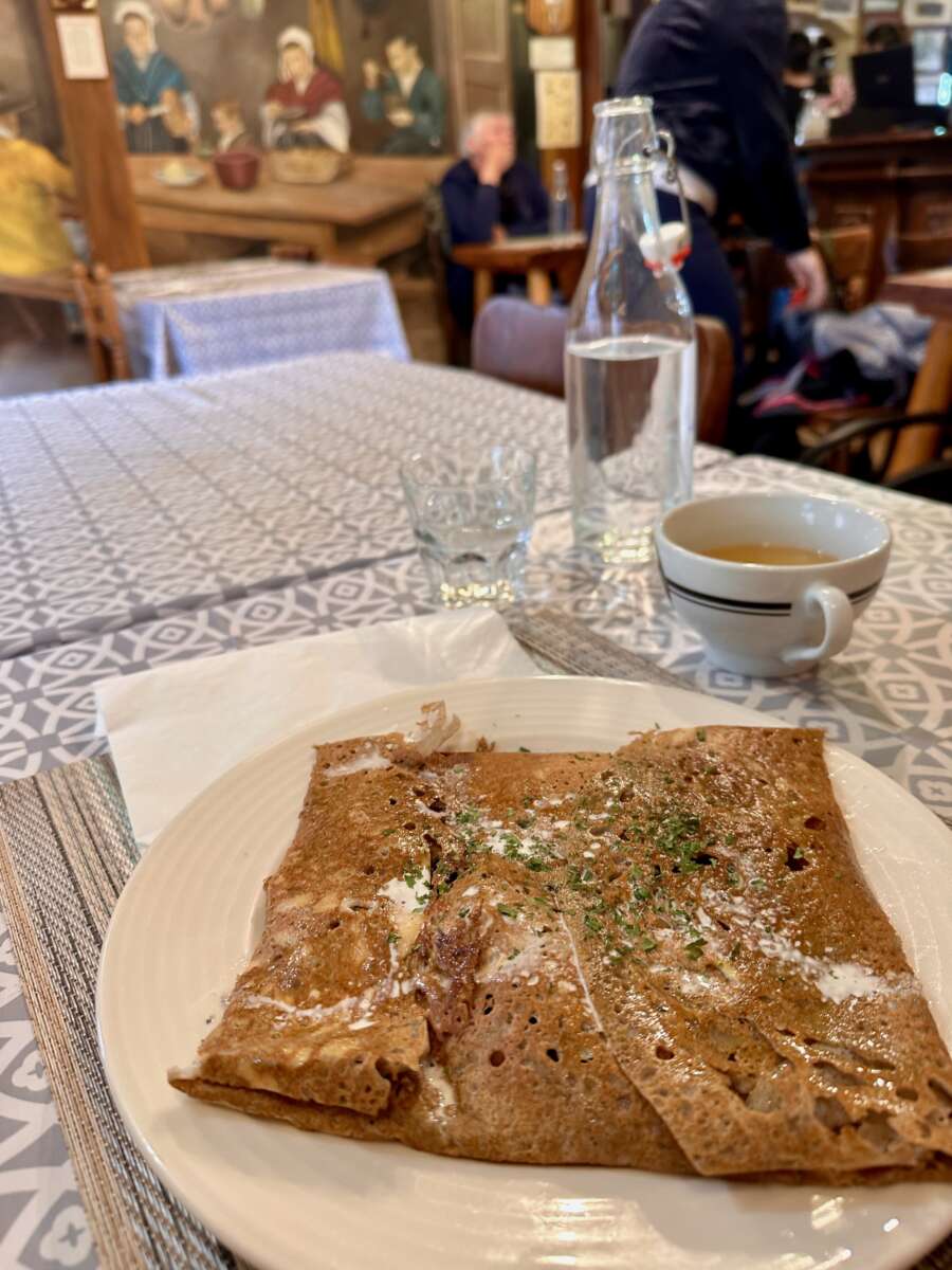 EuroVelo 1 - eating at Crêperie l'Akène