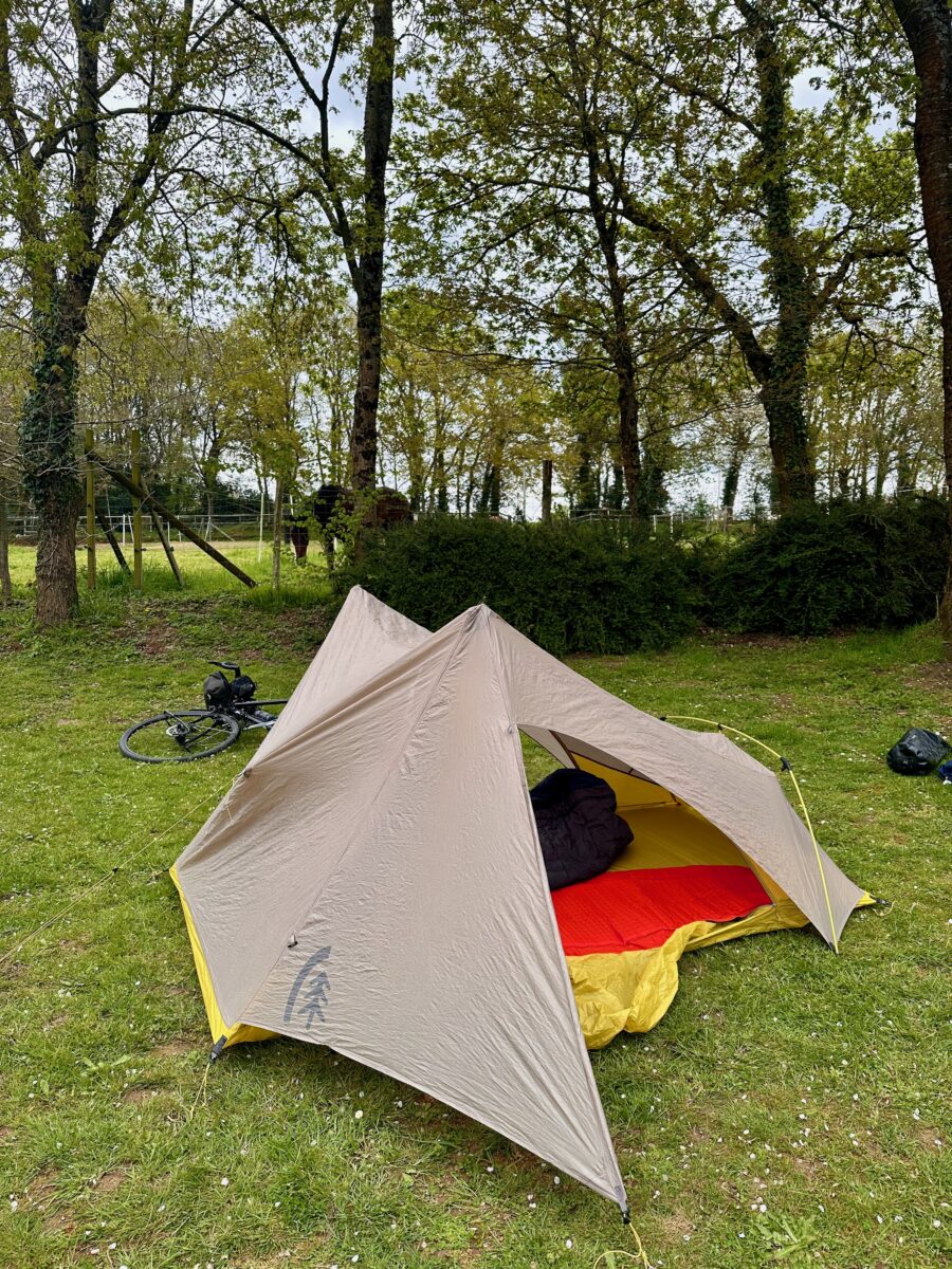 EuroVelo 1 - My tent on the campsite in Josselin