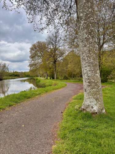 EuroVelo 1 - canal near Guillac