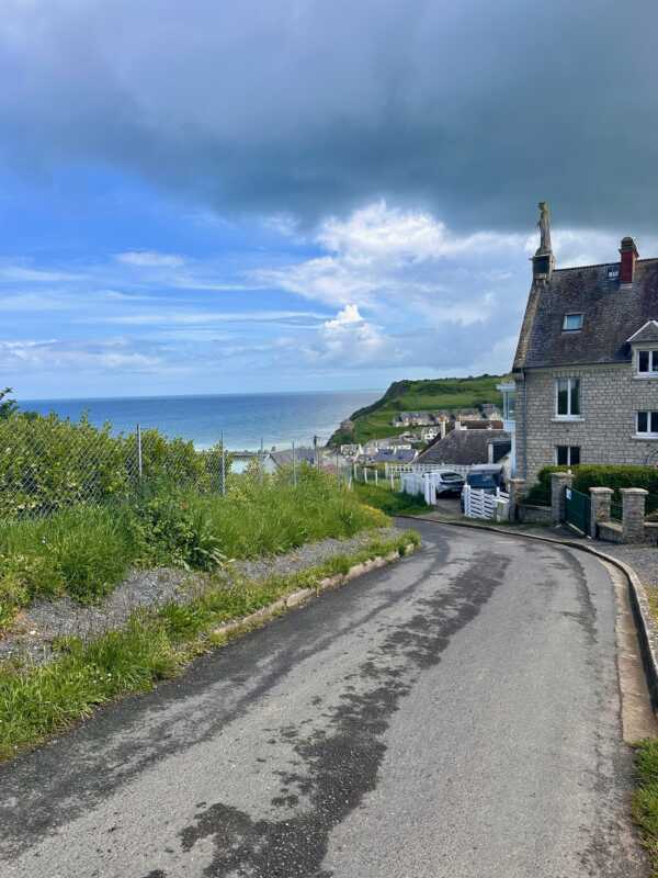 Eurovelo 4 - steep descend into Port-en-Bessin