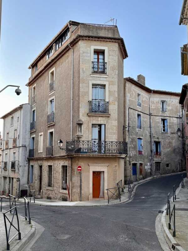 EuroVelo 8 - a beautiful house in Béziers